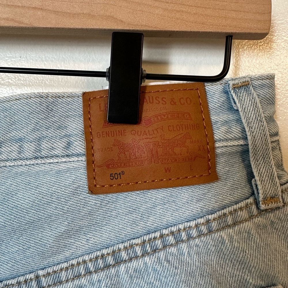 Levi’s 501 Jean Shorts - Picture 3 of 5
